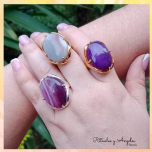 Anillo bañado en oro o plata con Ágata morada