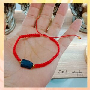 Pulsera turmalina roja o negra.