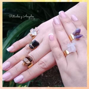 Anillo Bienestar Grueso con piedra natural (baño oro golfied)